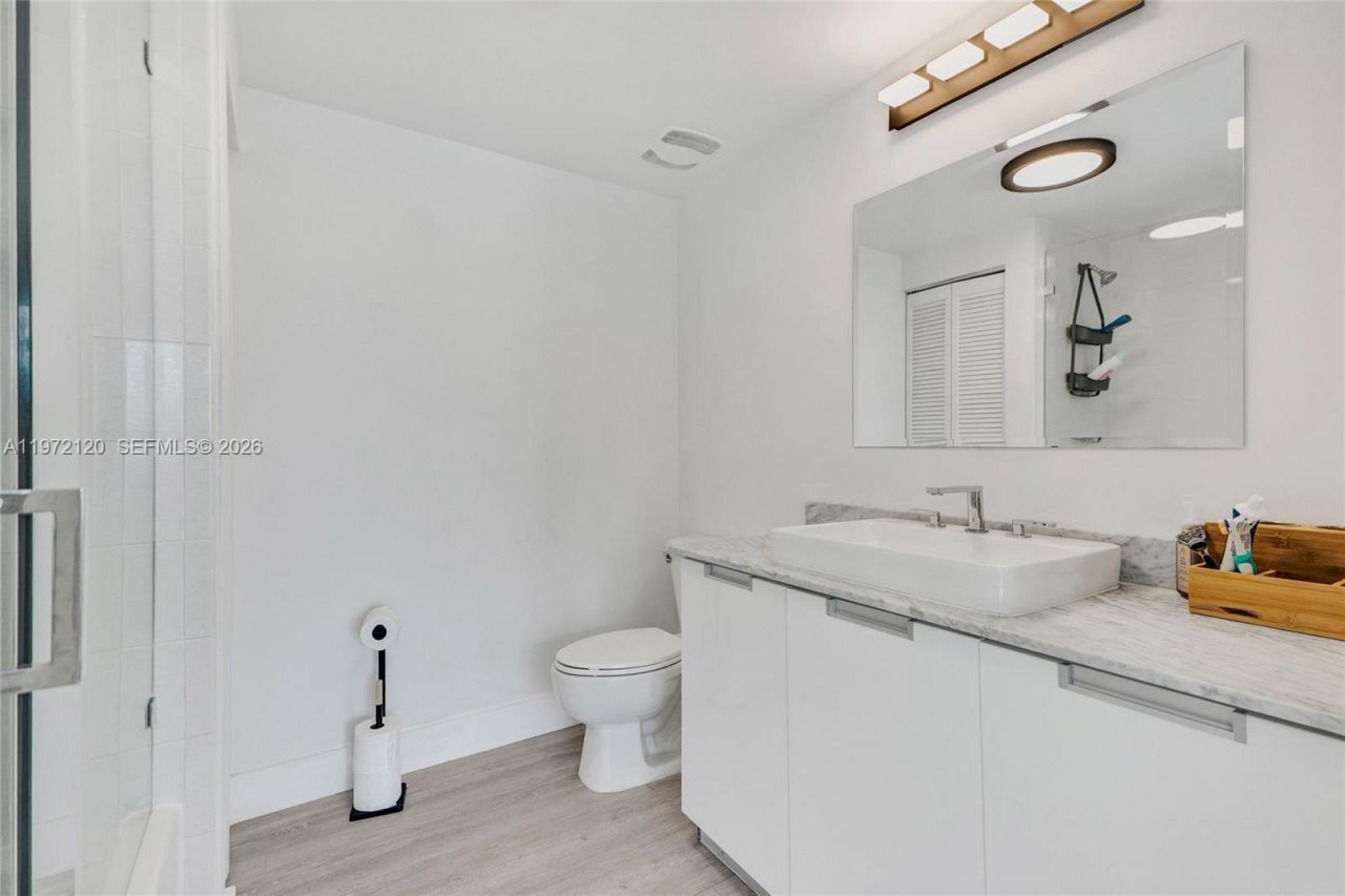 1881 79th St Cswy, Unit 1404, North Bay Village, FL 33141 Photo