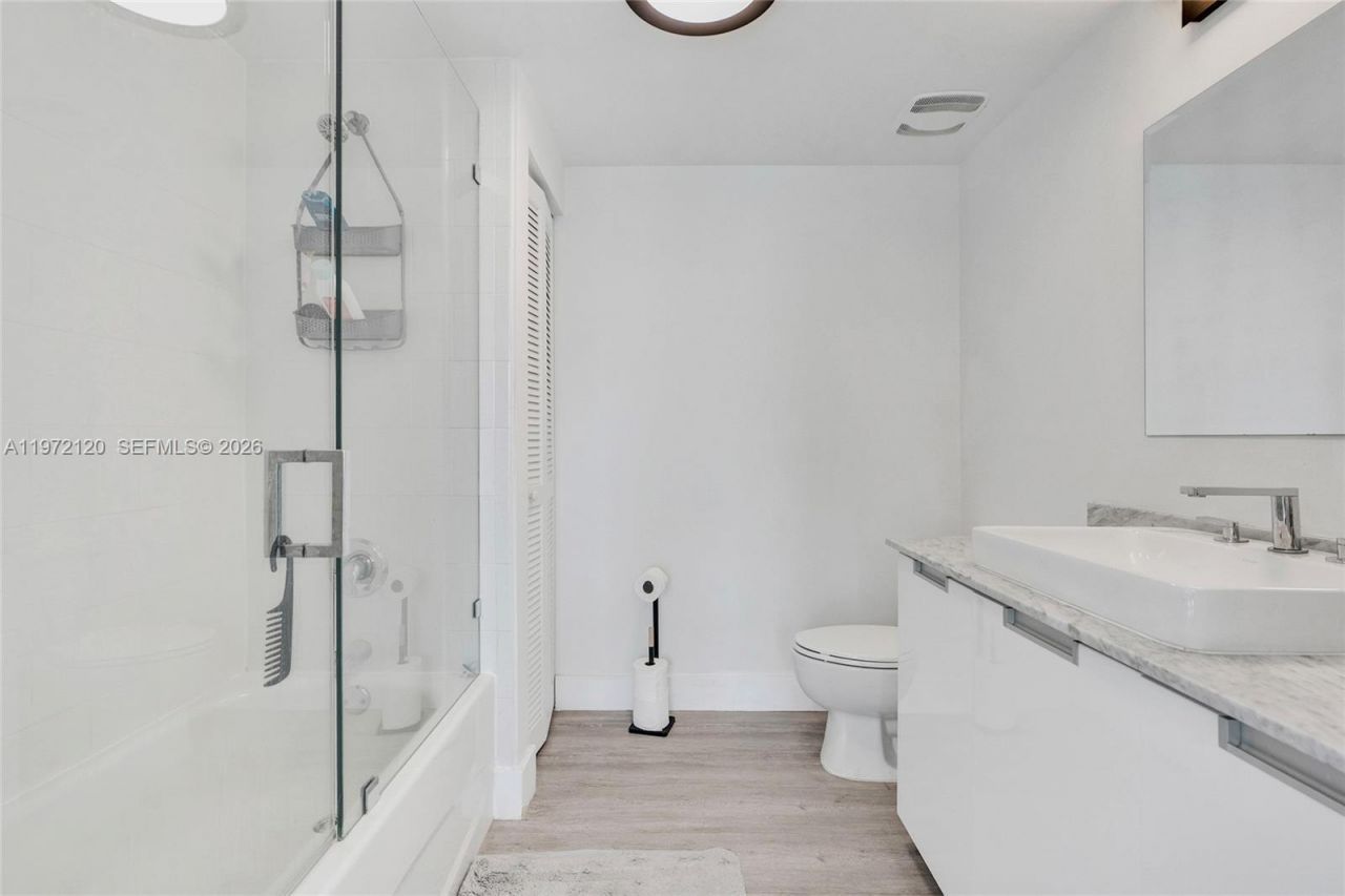 1881 79th St Cswy, Unit 1404, North Bay Village, FL 33141 Photo