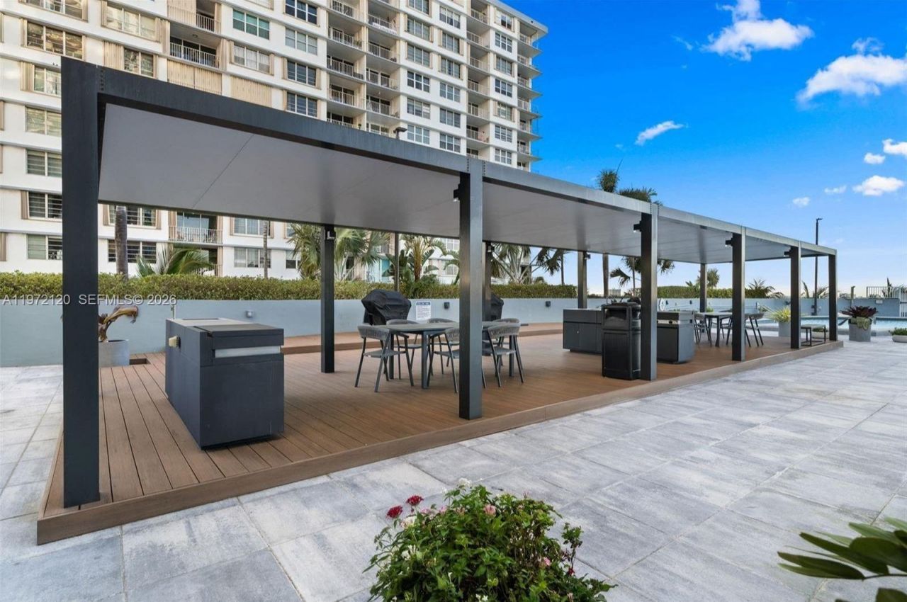 1881 79th St Cswy, Unit 1404, North Bay Village, FL 33141 Photo