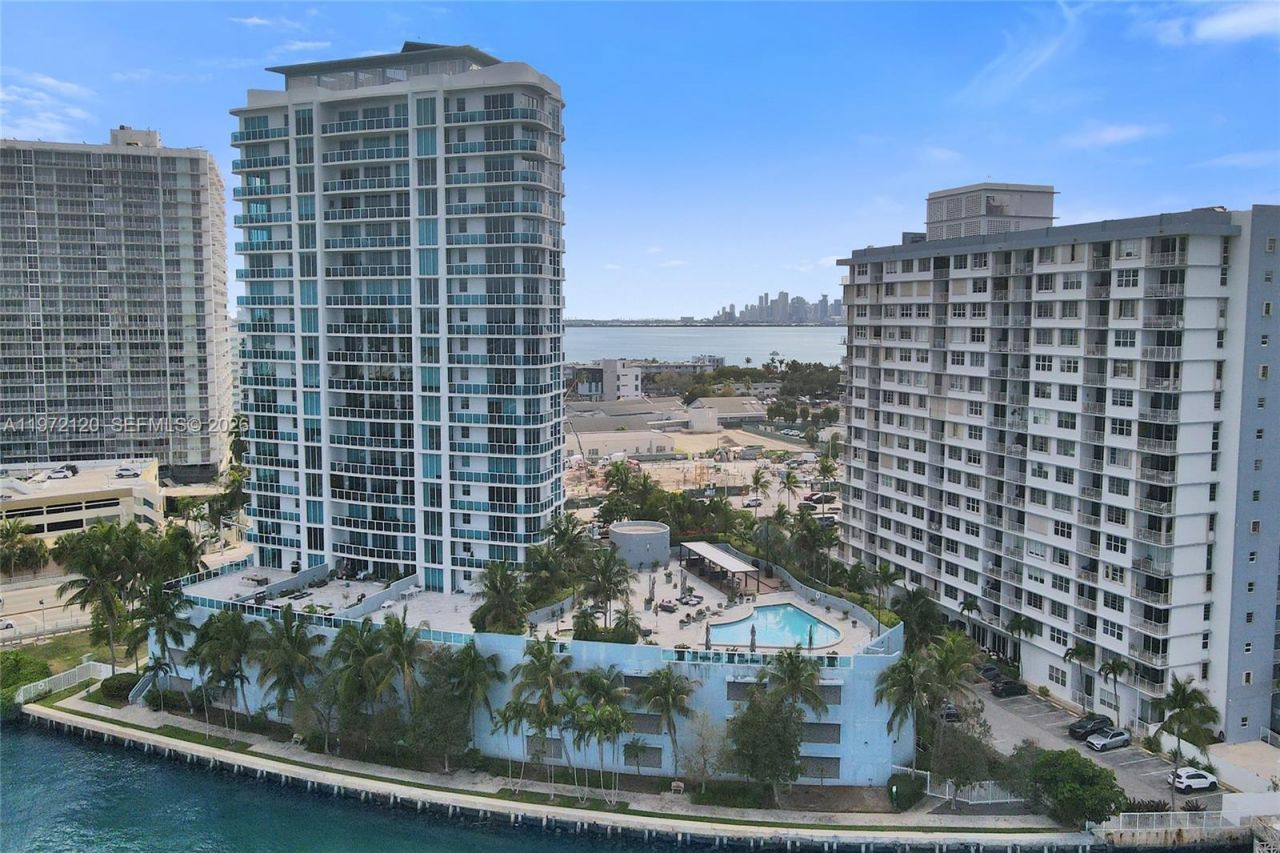 1881 79th St Cswy, Unit 1404, North Bay Village, FL 33141 Photo