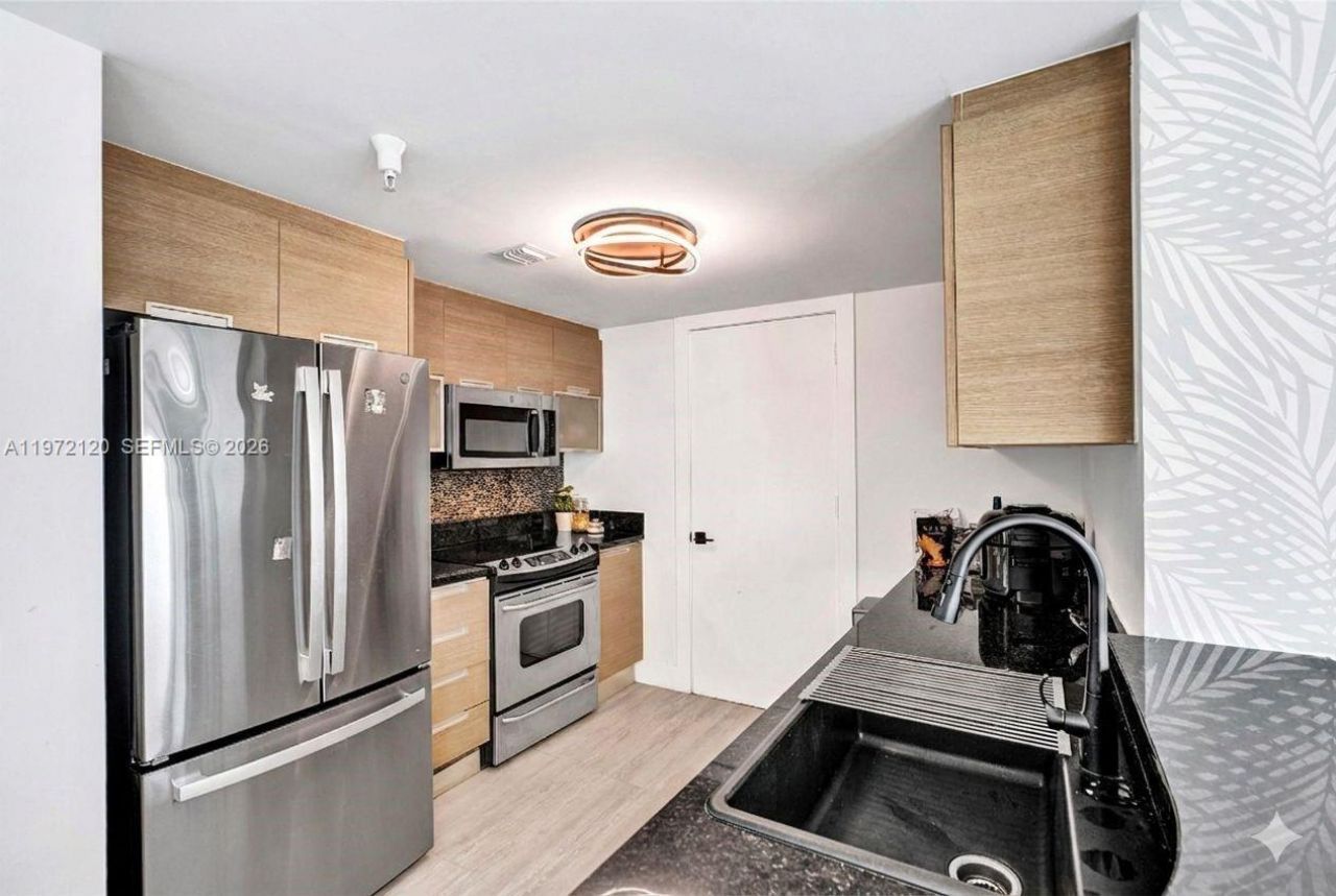 1881 79th St Cswy, Unit 1404, North Bay Village, FL 33141 Photo