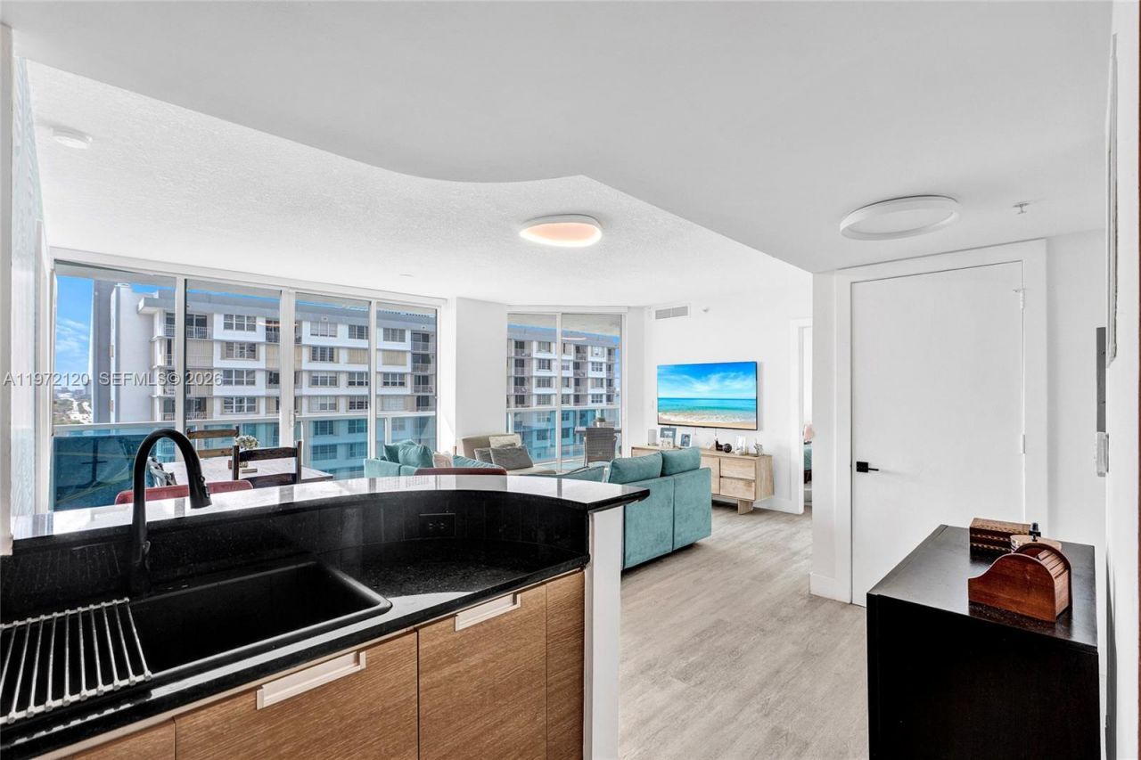 1881 79th St Cswy, Unit 1404, North Bay Village, FL 33141 Photo