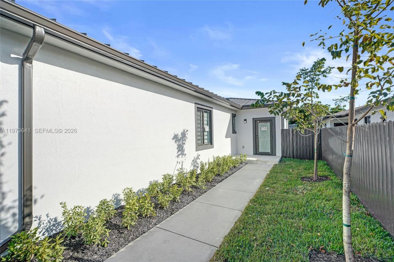12120 SW 219th St, Unit B, Miami, FL 33170 Photo
