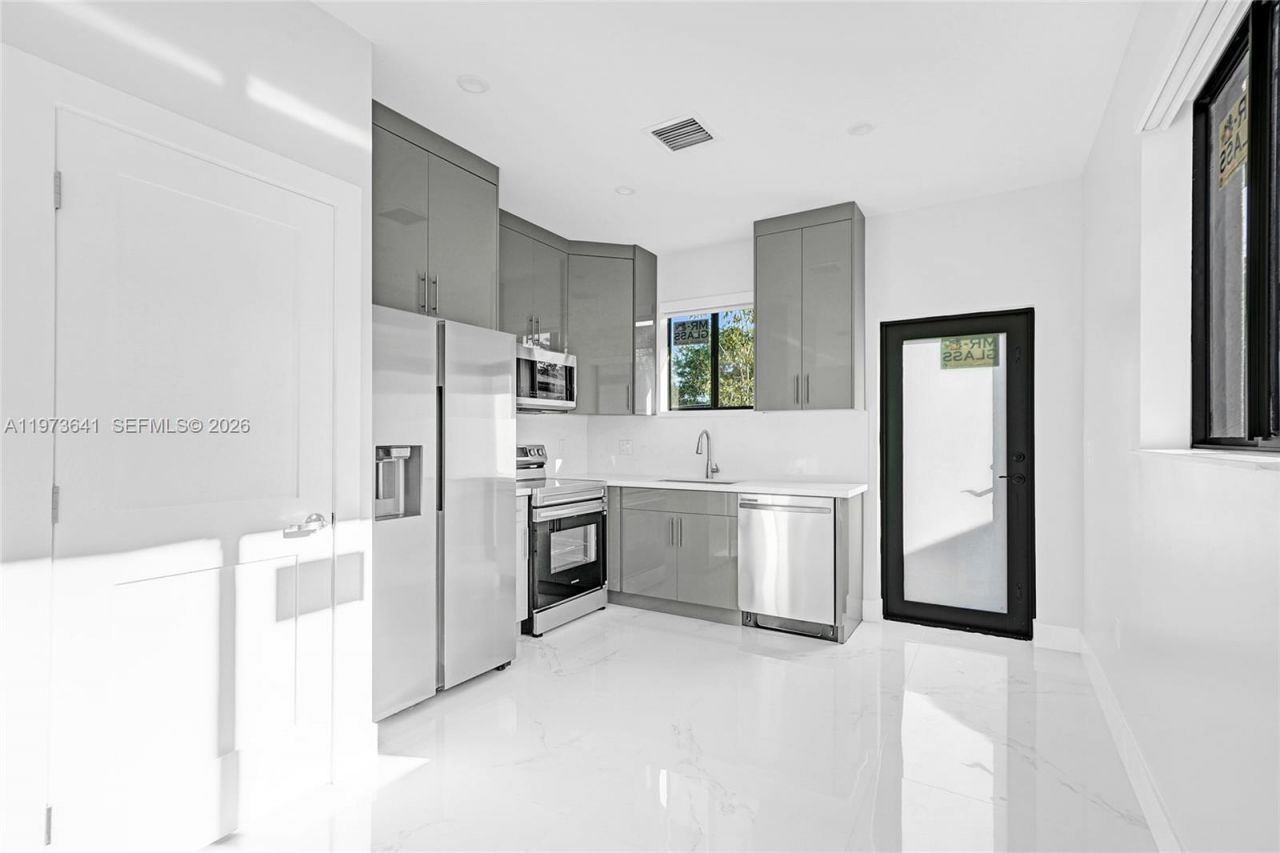 12120 SW 219th St, Unit B, Miami, FL 33170 Photo