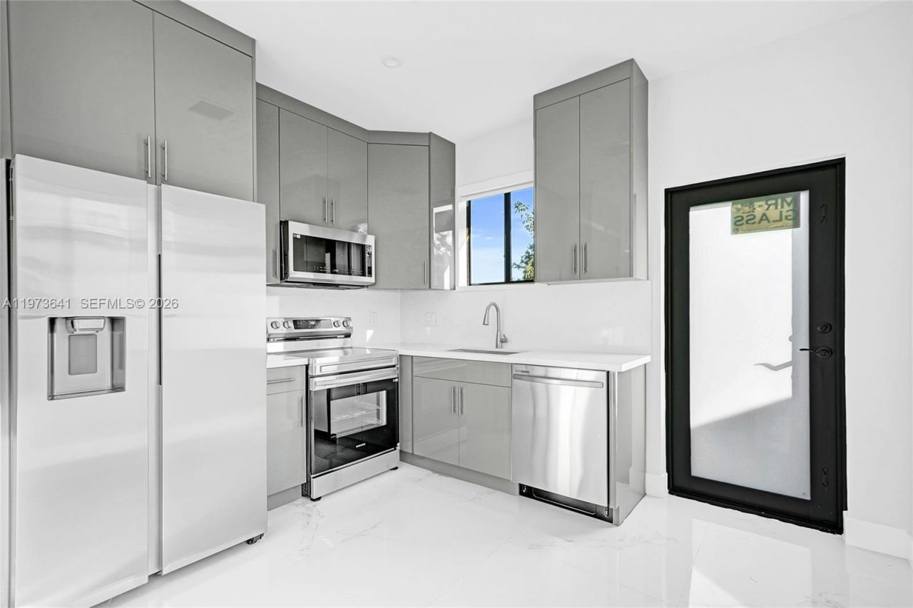 12120 SW 219th St, Unit B, Miami, FL 33170 Photo