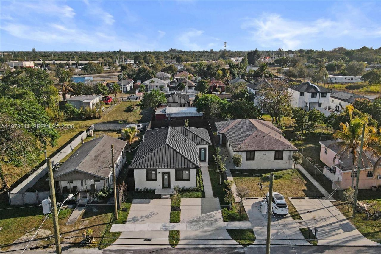 12120 SW 219th St, Unit B, Miami, FL 33170 Photo