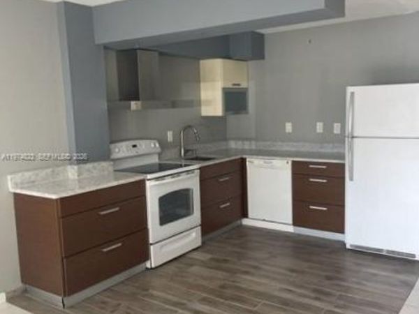 220 Kings Point Dr , Unit 103, Sunny Isles Beach, FL 33160