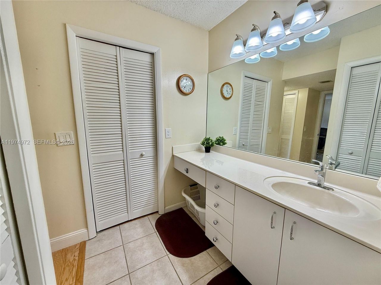 318 Lakeview Dr , Unit 203, Weston, FL 33326 Photo