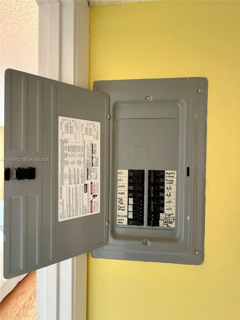 318 Lakeview Dr , Unit 203, Weston, FL 33326 Photo