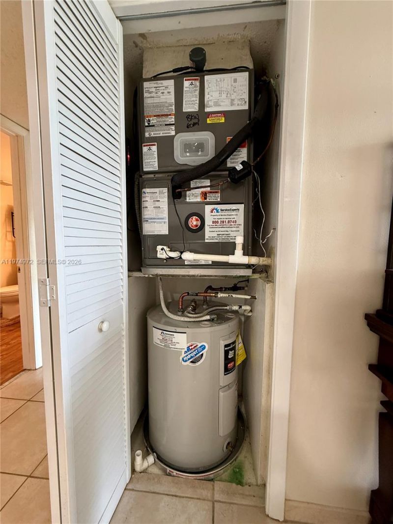 318 Lakeview Dr , Unit 203, Weston, FL 33326 Photo