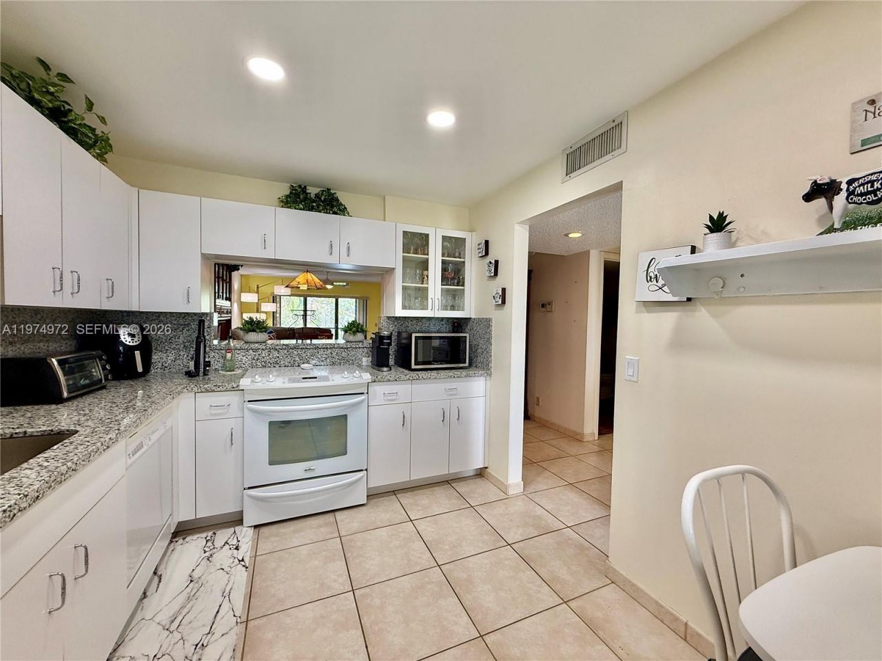 318 Lakeview Dr , Unit 203, Weston, FL 33326 Photo