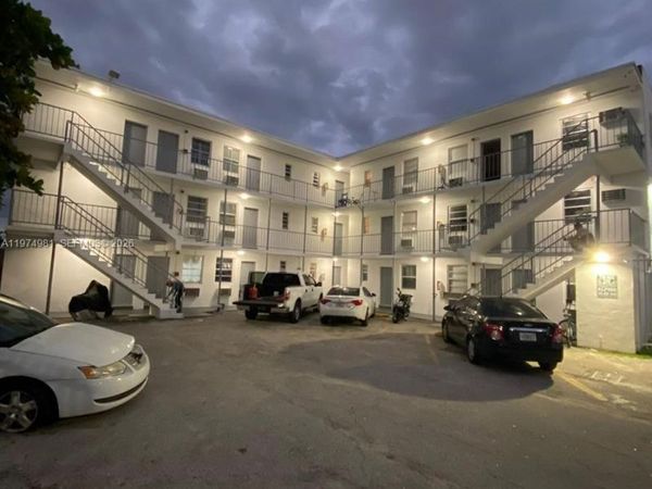 1261 NW 59th St , Unit 6, Miami, FL 33142