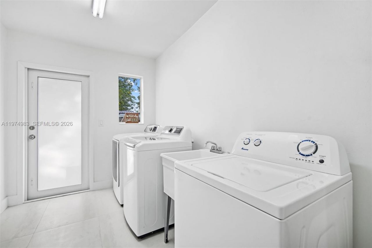 8265 SW 145th St, Palmetto Bay, FL 33158 Photo