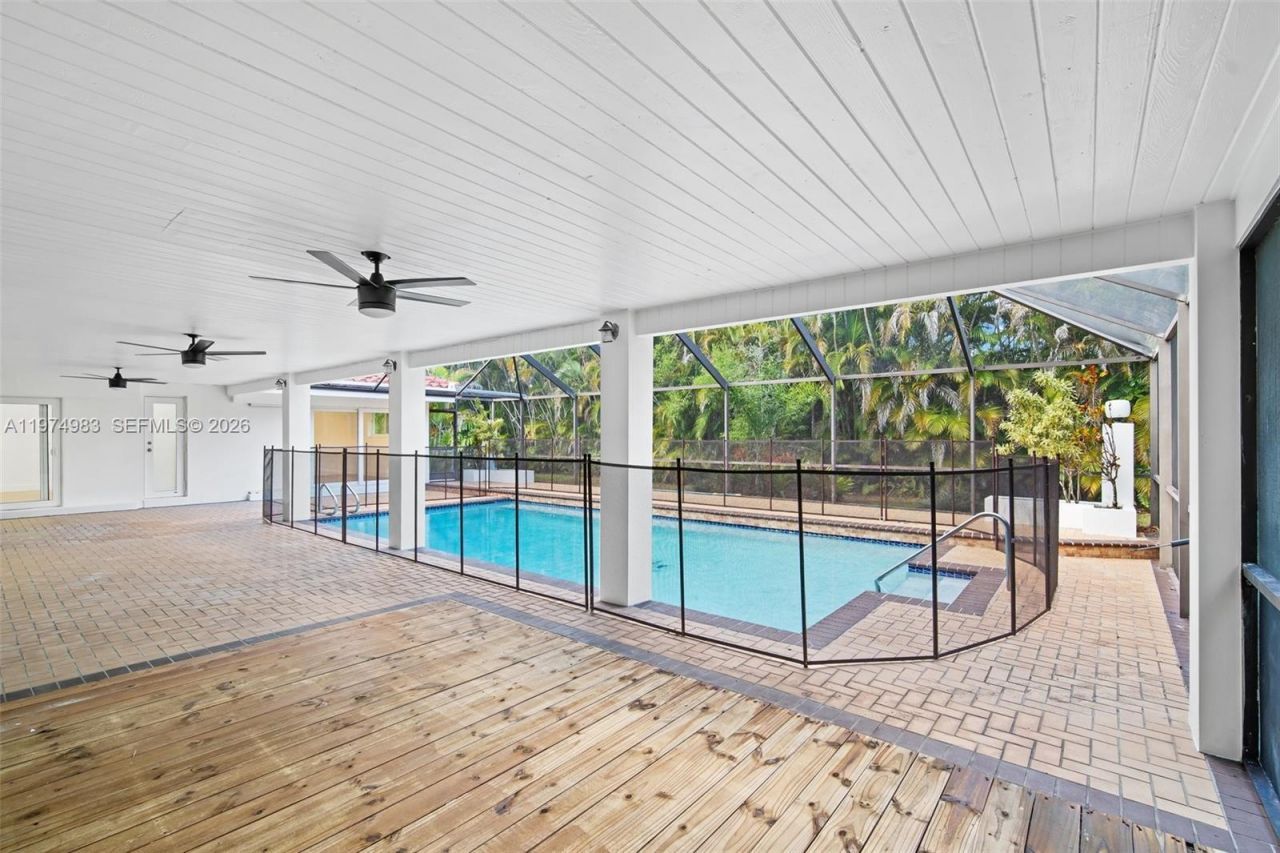 8265 SW 145th St, Palmetto Bay, FL 33158 Photo