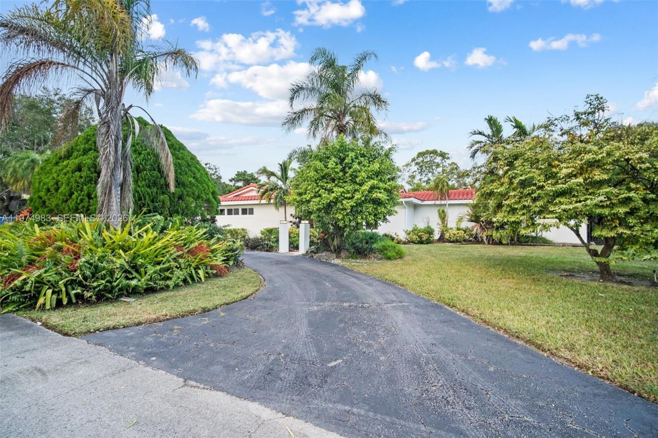 8265 SW 145th St, Palmetto Bay, FL 33158 Photo