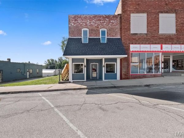 318 Broadway Street , Elsberry, MO 63343