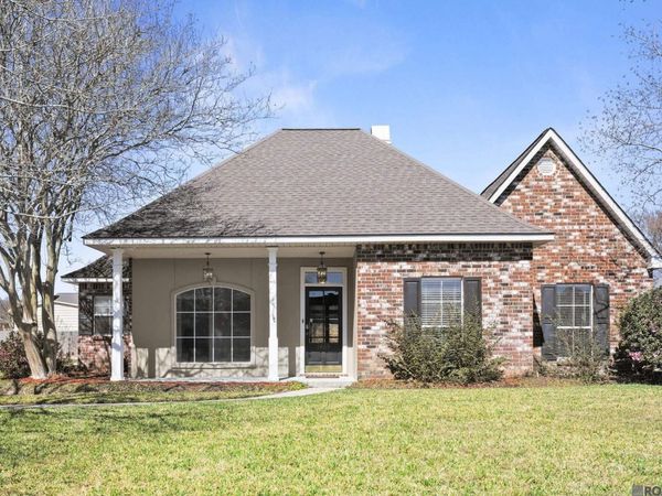 1469 Basswood Dr, Denham Springs, LA 70726