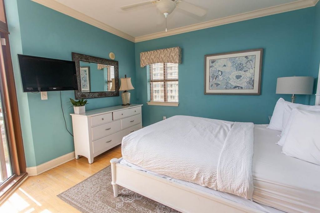 100 North Beach Blvd.  Photo 18