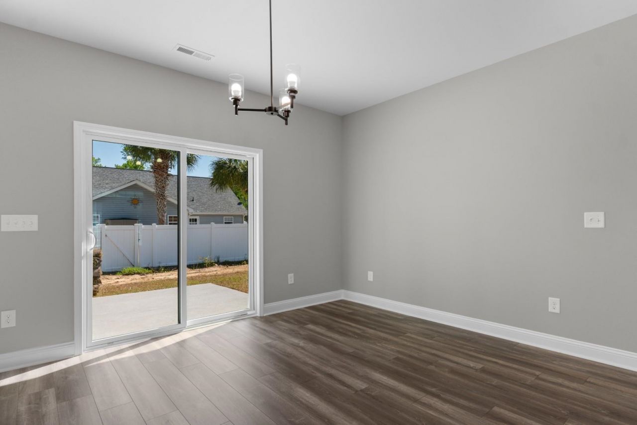 2281 Seaford Dr. Photo 10