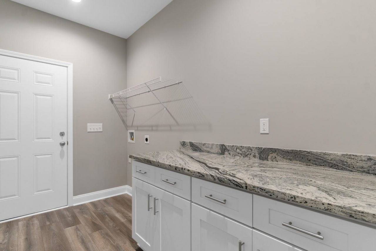 2281 Seaford Dr. Photo 27