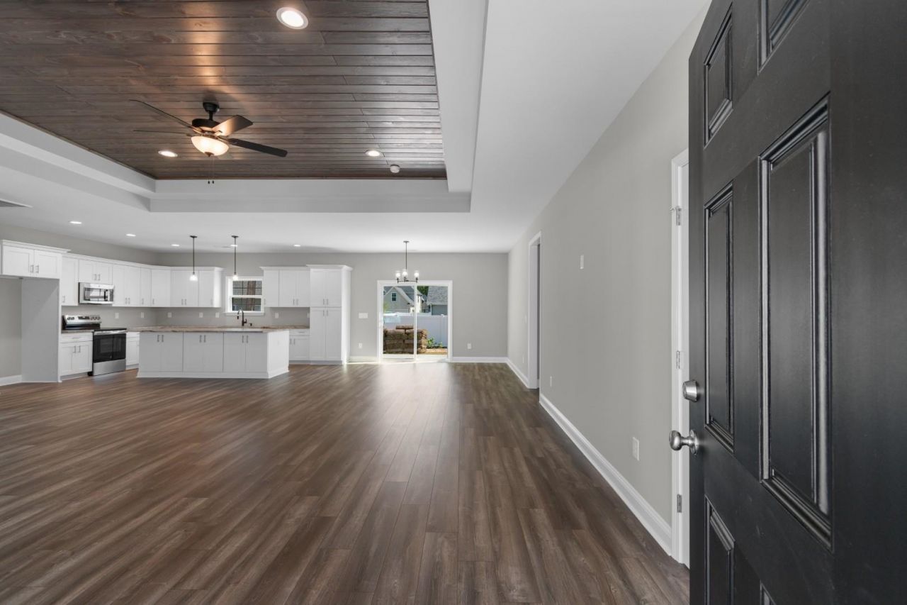 2281 Seaford Dr. Photo 4