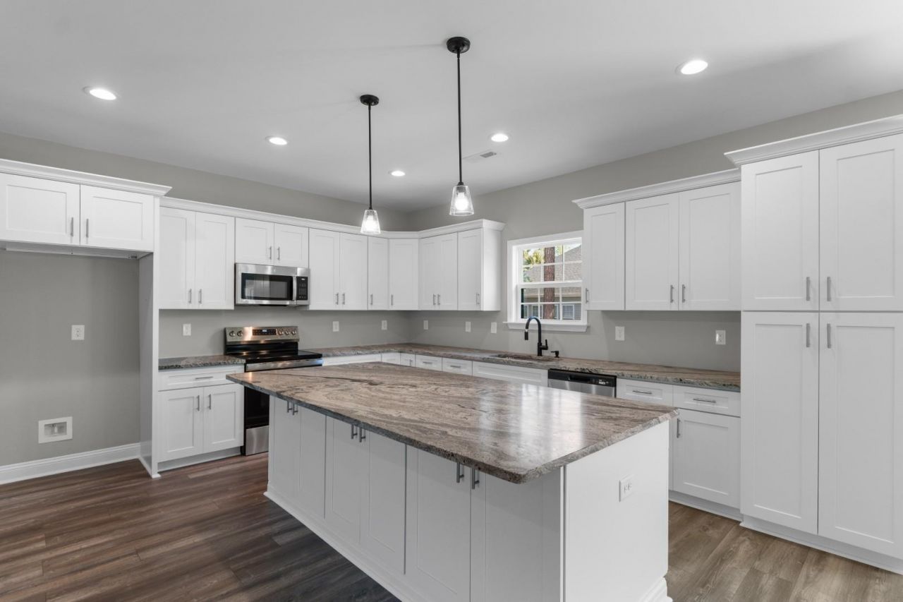 2281 Seaford Dr. Photo 6