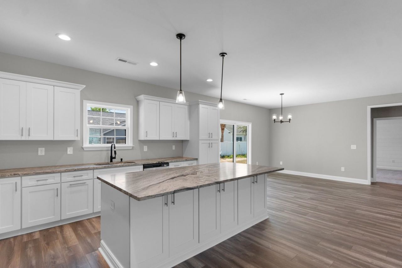 2281 Seaford Dr. Photo 7