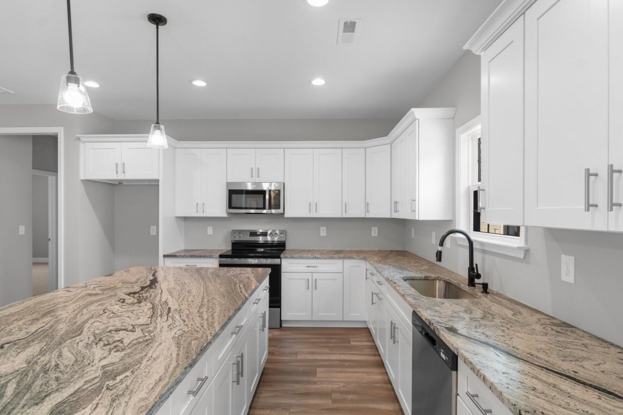 2281 Seaford Dr. Photo 9