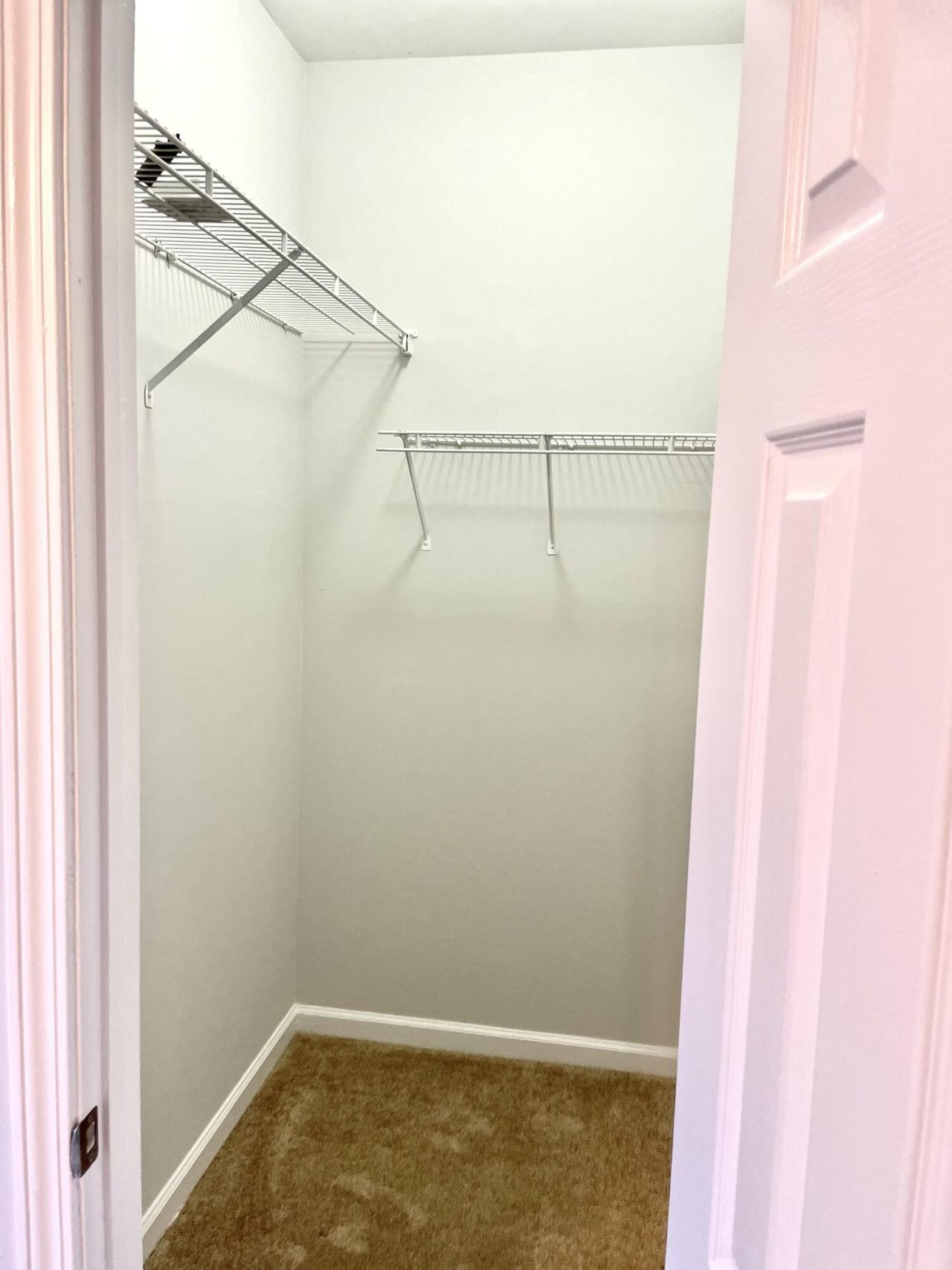 1600 Long Grove Drive Photo 12