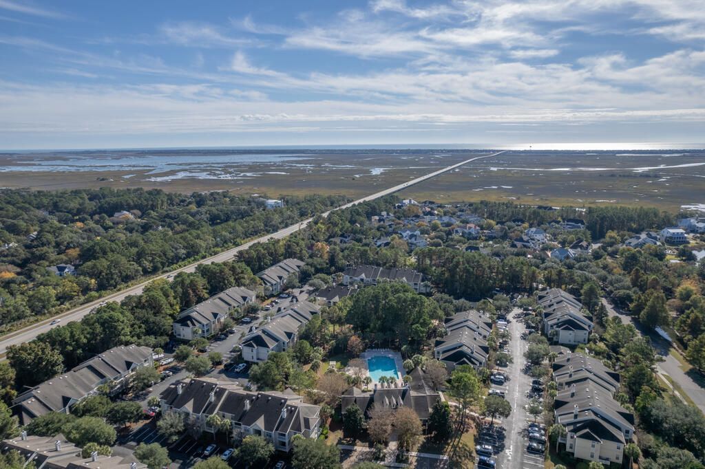 1600 Long Grove Drive Photo 17