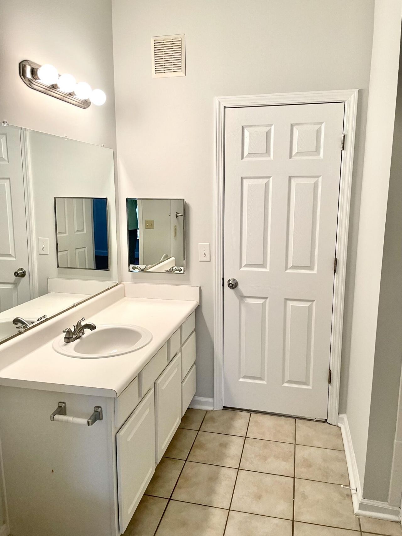 1600 Long Grove Drive Photo 9