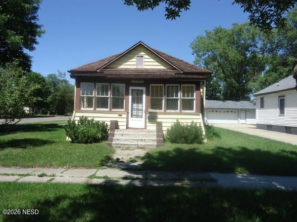 225 5TH AVENUE SW, Watertown, SD 57201