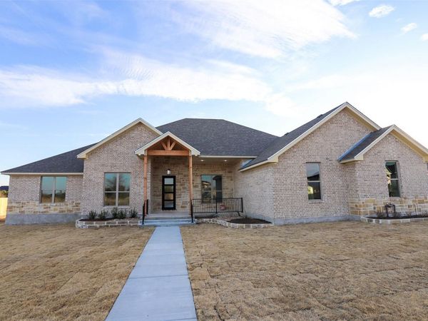 1820 Dorian DR , Salado, TX 76571