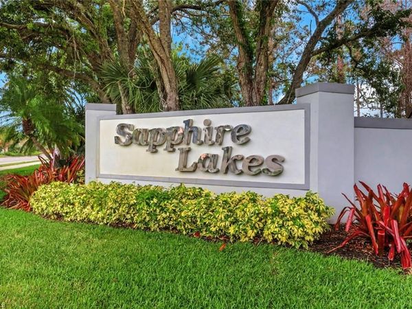 121 Gabriel CIR, Unit 1, NAPLES, FL 34104