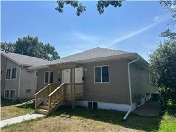 468 Thomas Avenue , Saint Paul, MN 55103