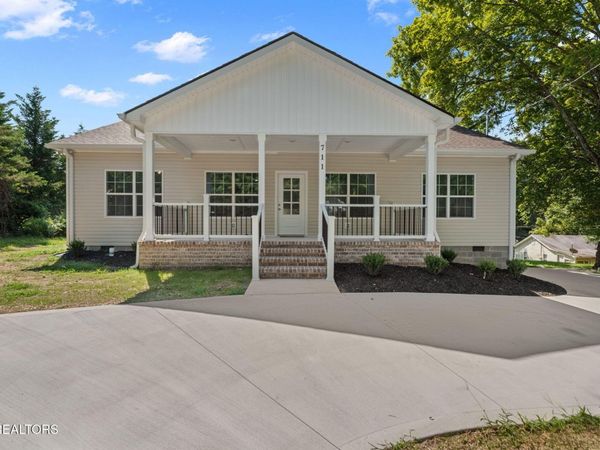 711 Byrd St , Clinton, TN 37716