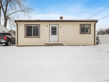 1335 Connell Street , Burton, MI 48529