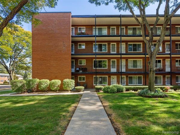 2915 W 13 Mile Road , Royal Oak, MI 48073