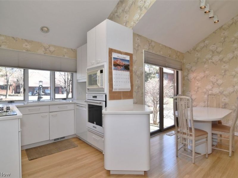 25844 Fairmount Boulevard , Beachwood, OH 44122 Photo 6