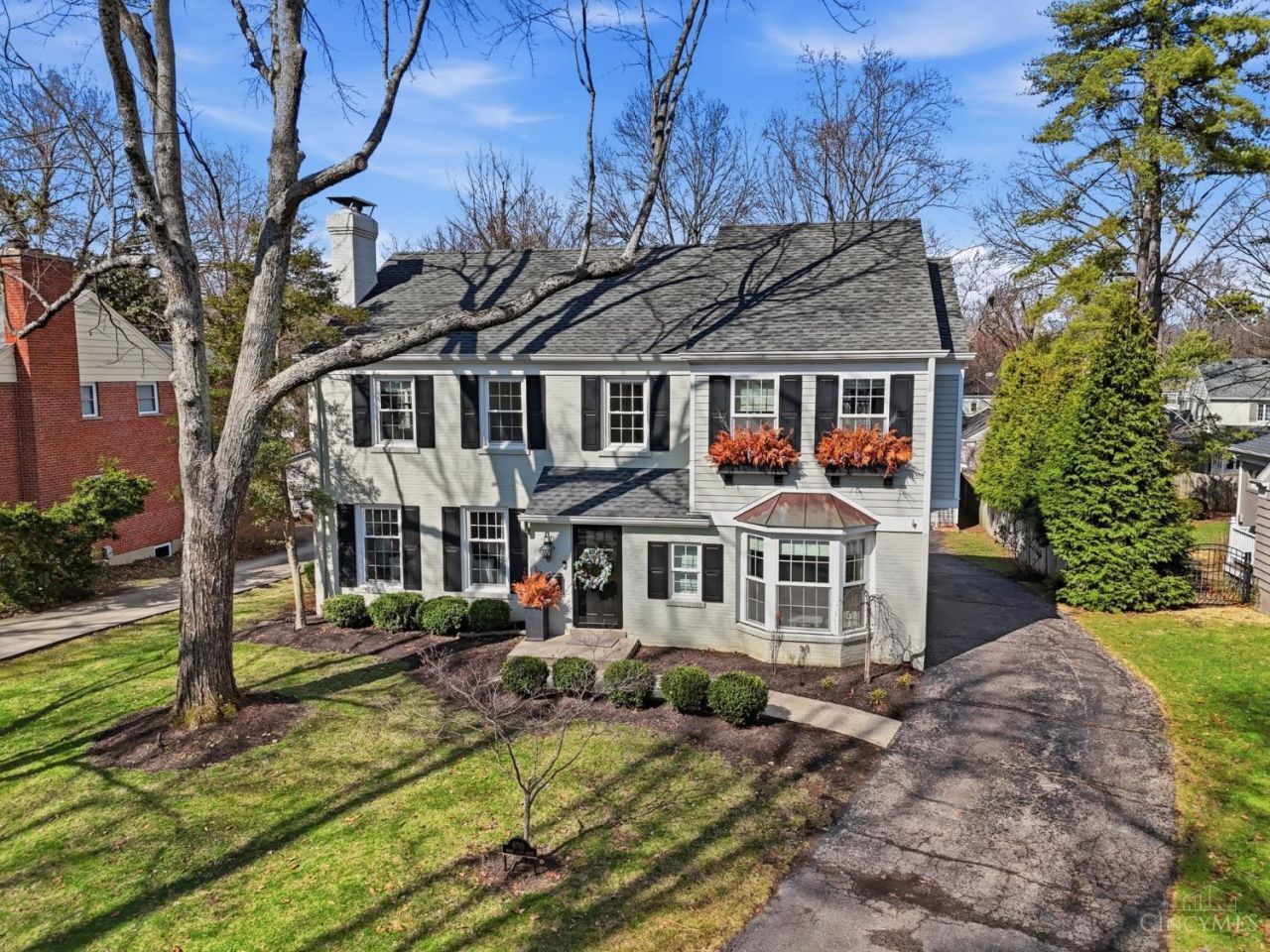 6710 Miami Bluff Drive, Mariemont, OH 45227 Main Photo