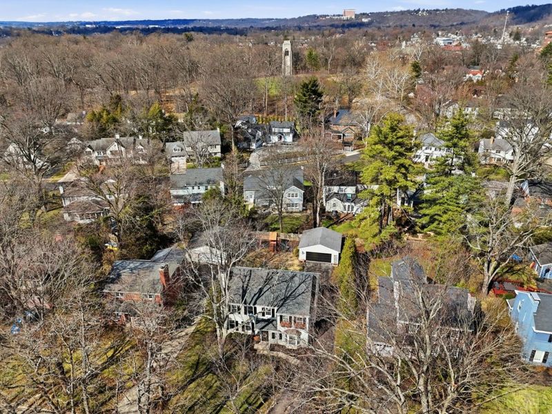 6710 Miami Bluff Drive, Mariemont, OH 45227 Photo 2