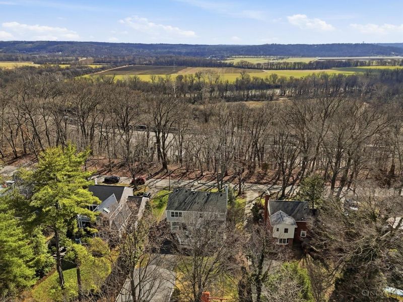 6710 Miami Bluff Drive, Mariemont, OH 45227 Photo 3