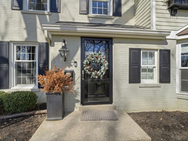 6710 Miami Bluff Drive, Mariemont, OH 45227 Photo 4