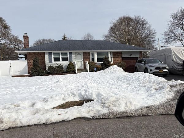 57 Pebble Lane , Deer Park, NY 11729