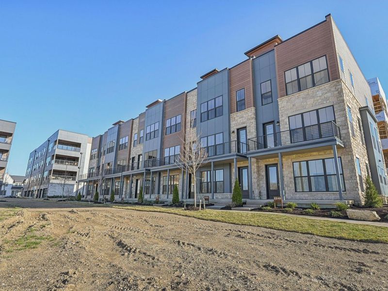 2256 Quarry Trails Drive , Columbus, OH 43228 Photo 2