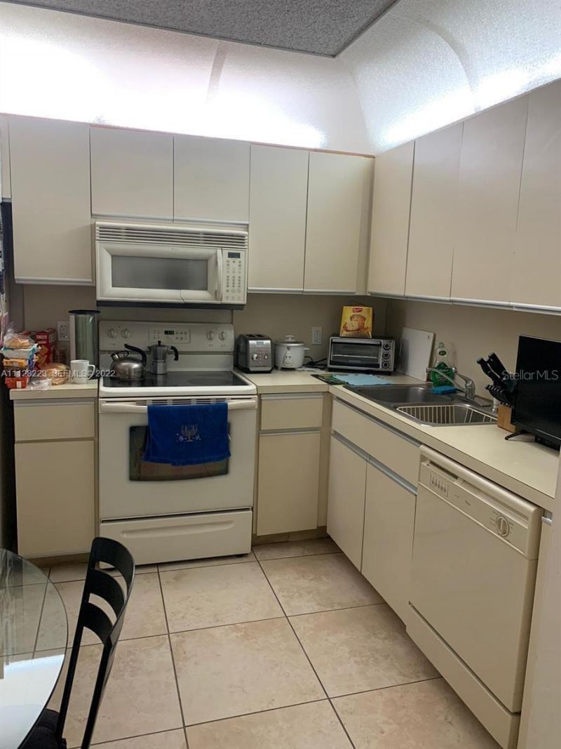 8877 Collins Avenue , Unit 506, Surfside, FL 33154 Photo