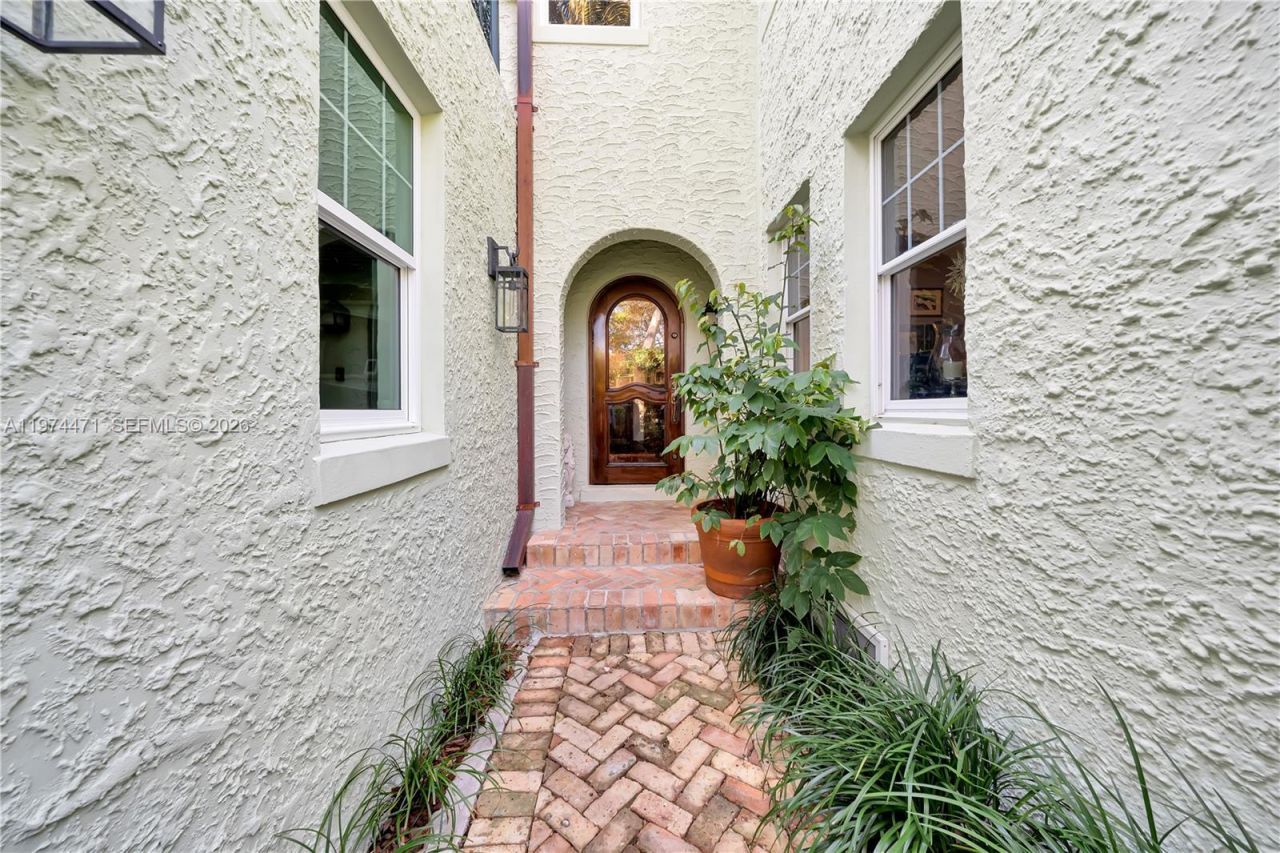 1720 Espanola Dr, Miami, FL 33133 Photo