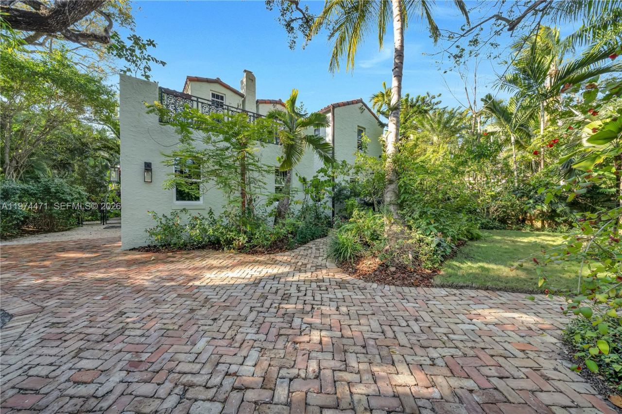 1720 Espanola Dr, Miami, FL 33133 Photo