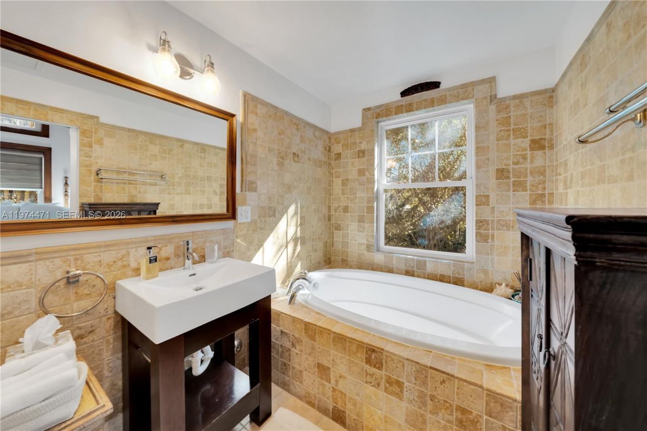 1720 Espanola Dr, Miami, FL 33133 Photo