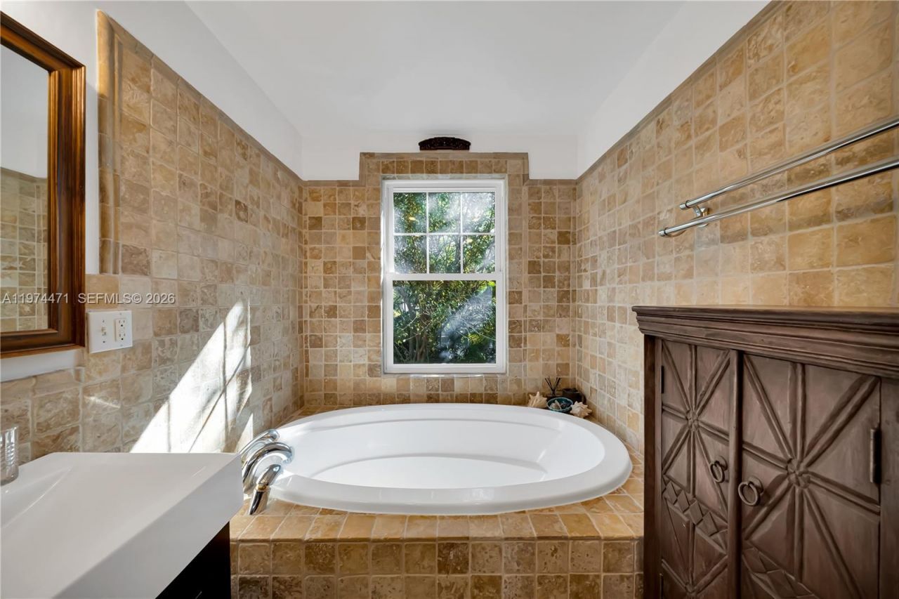 1720 Espanola Dr, Miami, FL 33133 Photo